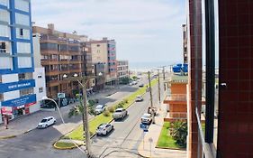 Apto com suíte e vista para o mar com churrasqueira, wi-fi e net.